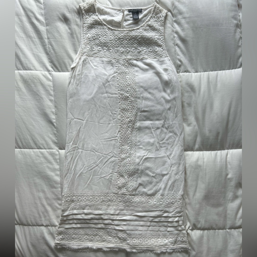 Chelsea & Theodore White Lace Pintuck Accent Midi Dress Women’s Medium